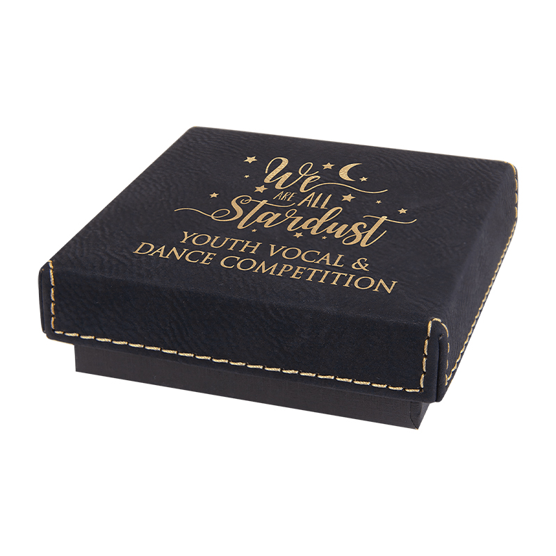 Подарочная коробка размером 9 3/4 x 7 дюймов с крышкой из искусственной кожи, обрабатываемой лазером